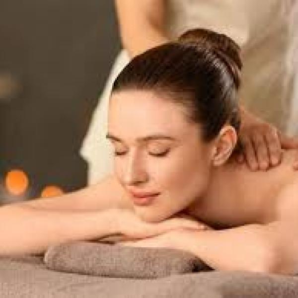 Massage đau mỏi vai -cổ -gáy